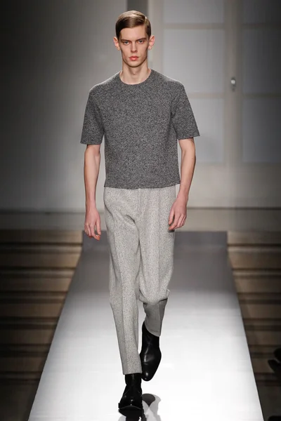 Look 28